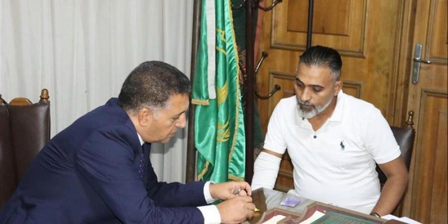محافظ القليوبية يبحث 18 طلبًا وشكوى خلال اللقاء الجماهيري بالقناطر الخيرية