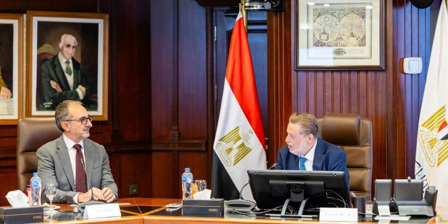 محافظ البنك المركزي يبحث مع التمويل الدولية زيادة الاستثمارات في مصر