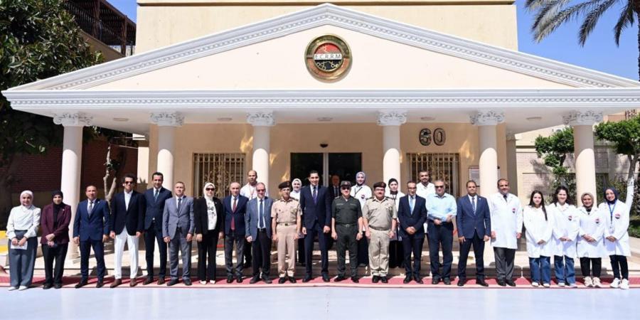 مركز البحوث الطبية والطب التجديدي للقوات المسلحة يستقبل وزير الشباب