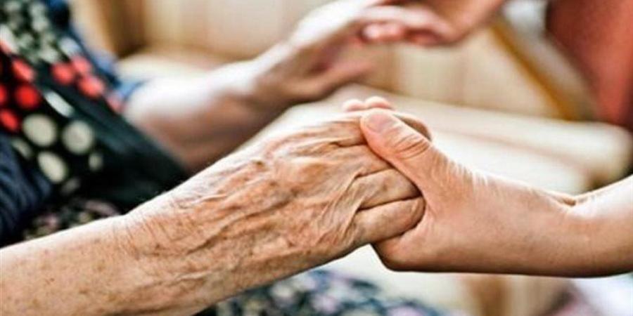 بمناسبة اليوم العالمي للمسنين، الأزهر للفتوى يحذر من إهمال الوالدين في الكِبر
