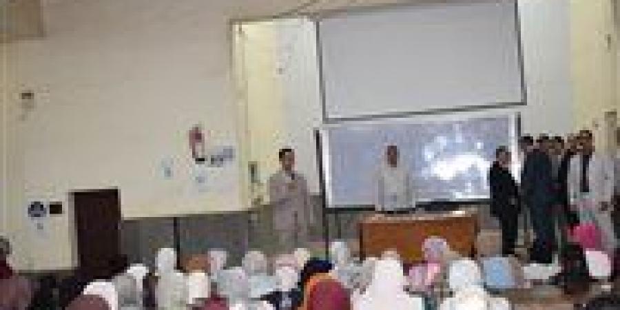 رئيس جامعة بنها يتفقد الدراسة بكليتي الآداب والتجارة ويؤكد أهمية تعزيز وعي الطلاب