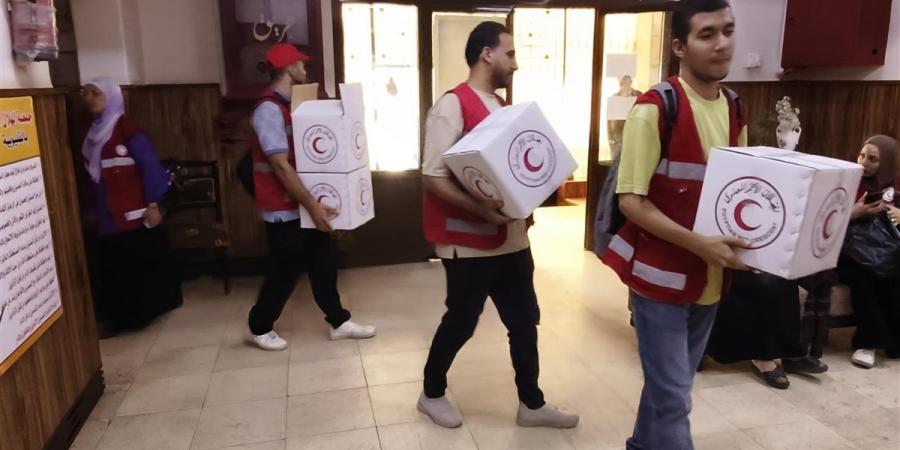 الهلال الأحمر يحتفي بكبار السن، خدمات صحية ودعم نفسي وأنشطة ترفيهية بدور الرعاية