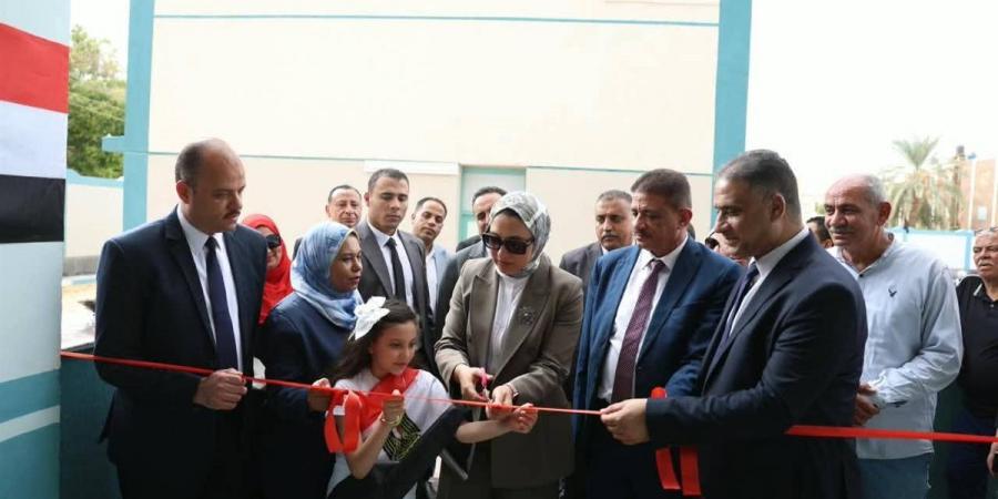 بتكلفة 40.7 مليون جنيه، محافظ الوادي الجديد تفتتح مدرستين بالخارجة
