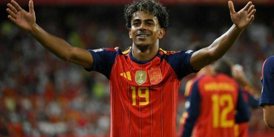 يامال يواصل التوهج مع منتخب إسبانيا وينال إشادة دي لا فوينتي