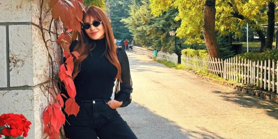 بطريقتها الخاصة، كارول سماحة تحتفل بالخريف في شوارع لبنان