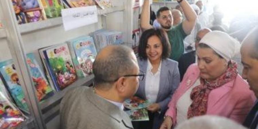 هشام عطوة: معرض الكتاب بقصر ثقافة الشلاتين يرسخ دوره فى خدمة أبناء المدينة