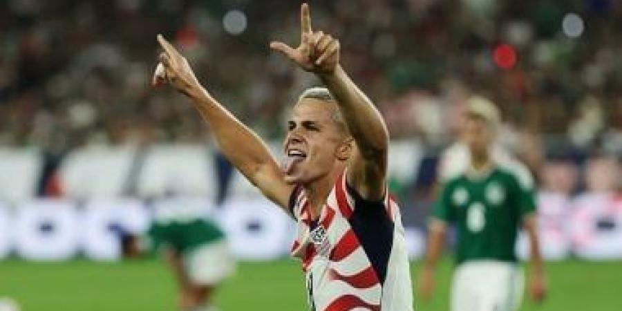منتخب الولايات المتحدة يمزق شباك المكسيك بثلاثية في ودية مثيرة.. فيديو