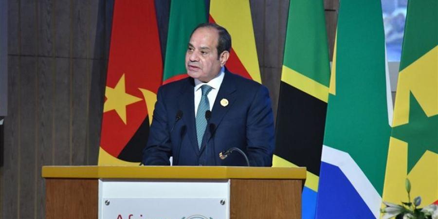 السيسي يضع إكليلا من الزهور على النصب التذكاري لشهداء القوات المسلحة وقبري السادات وناصر