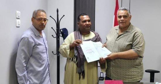 محافظ أسيوط: تسليم عقود تقنين أراضي أملاك الدولة لمواطنين بأبنوب