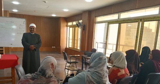 رئيس منطقة الإسماعيلية الأزهرية يتابع ختام تدريب معلمي العلوم على المنهج الجديد