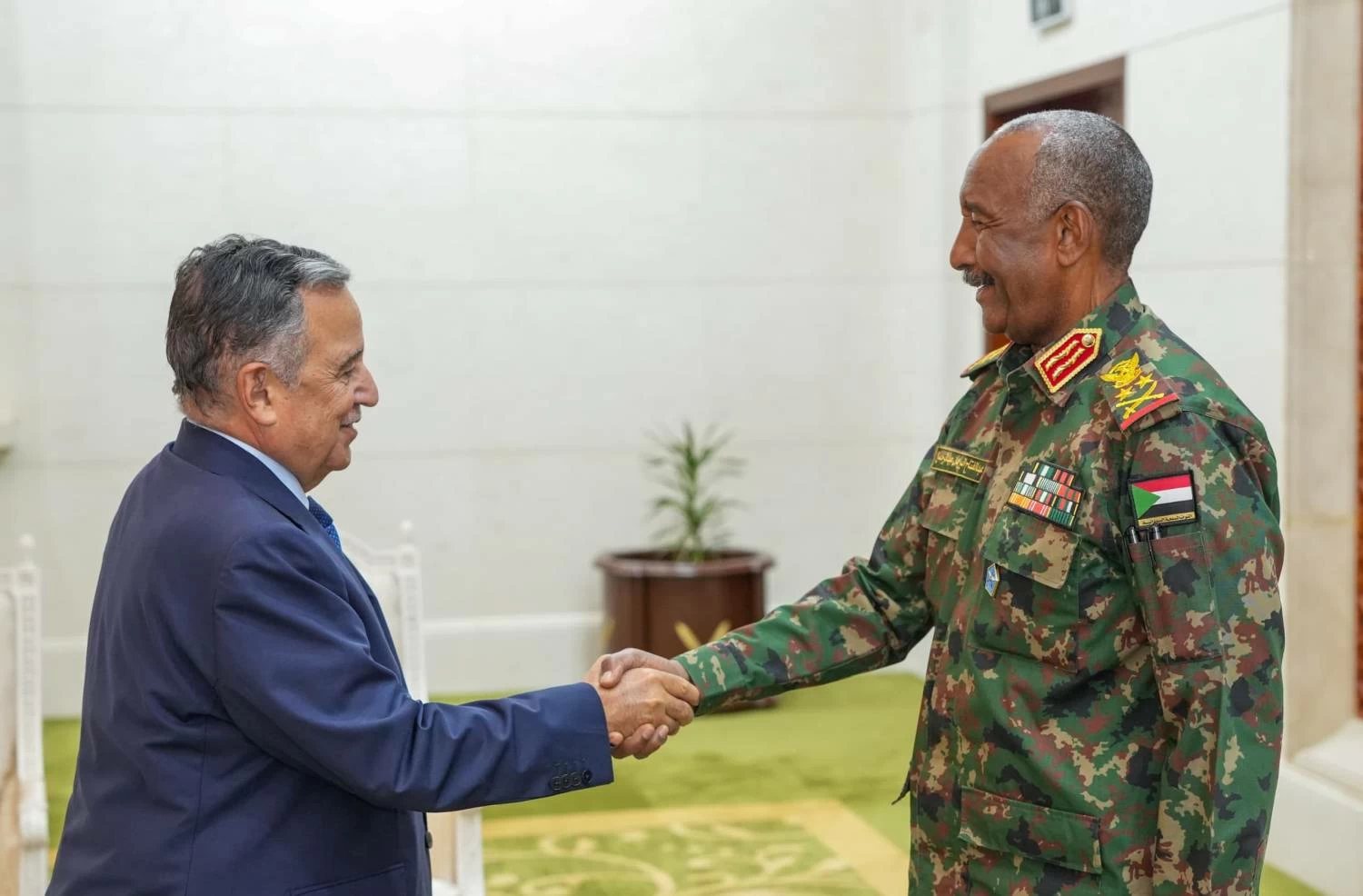 المتحدث الرسمي باسم نبيل فهمي: "حصيلة لقاءات الأمين العام في السودان أكدت الحاجة الملحة لمساندة السودانيين في وقف الحرب"