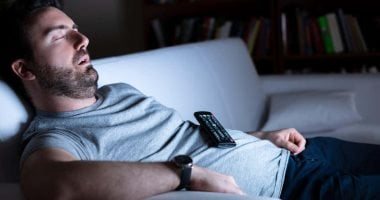 تناول الطعام فى وقت متأخر من الليل يرفع خطر الإصابة بأمراض الكبد بنسبة 30%