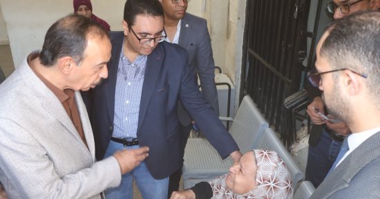 محافظ سوهاج يتفقد المستشفى العام ويشيد بالتحسن في مستوى الخدمات الطبية