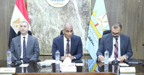 محافظ كفر الشيخ يبحث آليات حماية المناطق الساحلية ومخاطر التغيرات المناخية