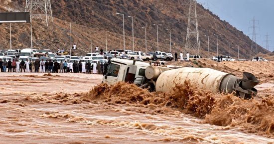 حالتا وفاة ومصاب والبحث عن مفقود جراء سيول وادي وتير فى نويبع