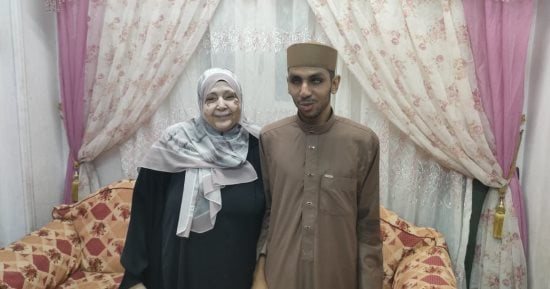 في العاشرة من عمره.. كفيف من الغربية يختم القرآن بالقراءات العشر ويجيد لغتين