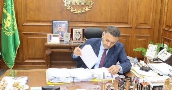 محافظ القليوبية يعتمد عقود ترسية مشروعات رصف ورفع كفاءة الطرق