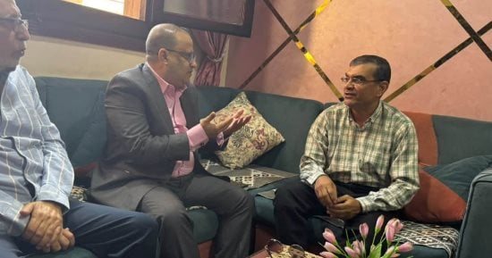 نقيب معلمى المنوفية يزور مدير مدرسة طنبدى للاطمئنان عليه بعد تعرضه للاعتداء