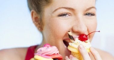 6 طرق صحية لتناول السكر دون حرمان.. الفاكهة والبروتين والألياف أبرز الخيارات