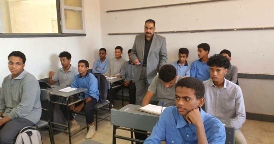 وكيل تعليم الأقصر يتفقد انتظام اختبارات الشهر بالمدارس وتحصيل الطلبة.. صور