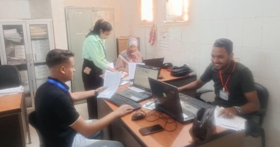 الكشف على 562 مواطنًا بقافلة طبية بقرية البحري قمولا في قنا