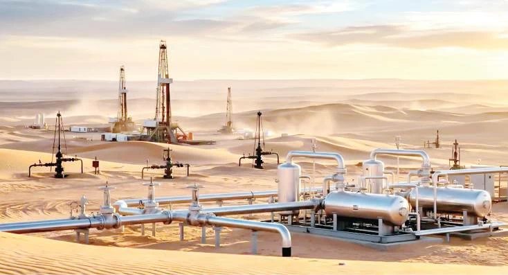 تباين تاريخي يهز أسعار الطاقة بسبب مضيقي هرمز وباب المندب