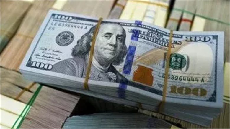 سعر الدولار اليوم.. العملة الأمريكية تسجل 53.80 جنيه للبيع في البنوك