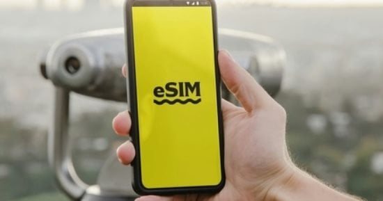 eSIM أم الشريحة التقليدية؟.. تعرف على المزايا والعيوب قبل تغيير شريحة موبايلك