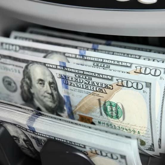 في أسبوع.. ارتفاع سعر الدولار 1.8 جنيهًا وتخارج الأموال الساخنة يناهز ملياري دولار