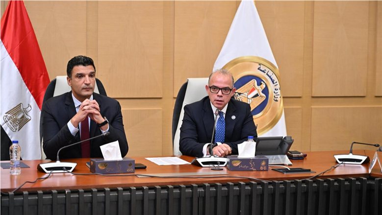 وزيرا الاستثمار والصناعة يبحثان تحديات سوق الحديد والصلب.. ولجنة دائمة لمتابعة توافر البيليت