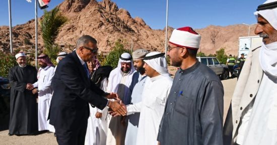 محافظ جنوب سيناء يلتقي مشايخ وعواقل وممثلي التجمعات البدوية بسانت كاترين