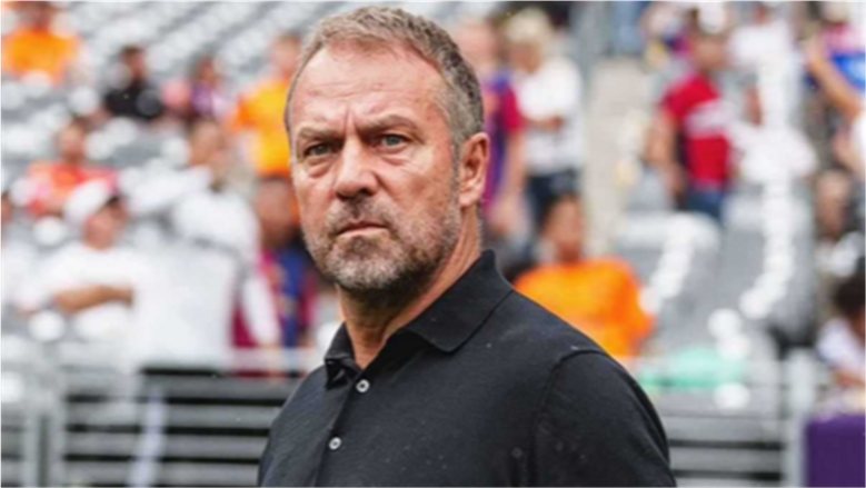 دفاع برشلونة صداع في رأس فليك.. استخدم 10 تشكيلات في 13 مباراة