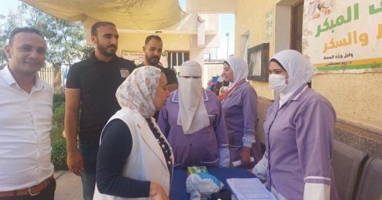 الكشف على 1453 مواطنا بقافلة طبية مجانية في قرية الجزيرة الخضراء بالإسماعيلية