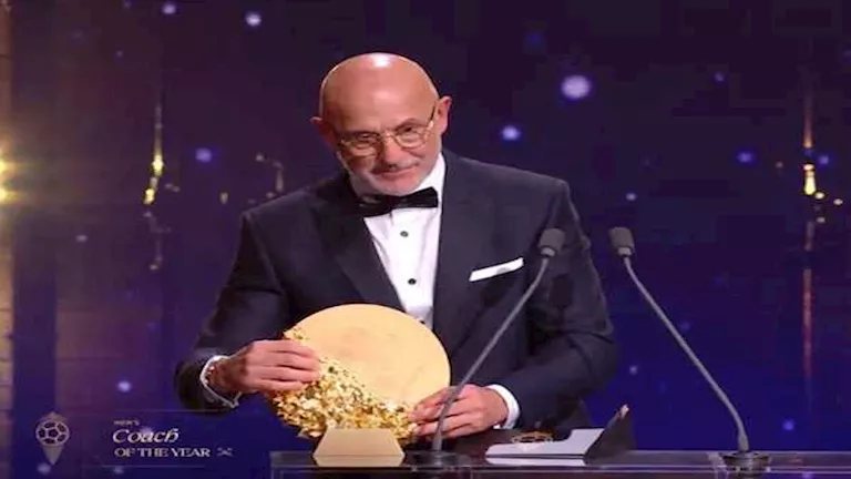 لويس دي لا فوينتي يتوج بجائزة أفضل مدرب في العالم لعام 2026