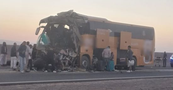 مصرع 3 أشخاص وإصابة 25 فى حادث تصادم أتوبيس بسيارة نقل بطريق غارب ـ الغردقة