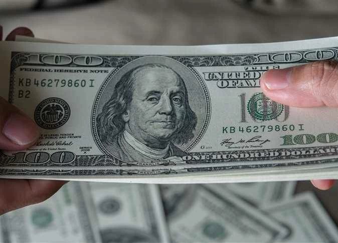 خلال أكتوبر.. قفزة في سعر الدولار مقابل الجنيه بـ 4.05 جنيهات وسط تخارج الأموال الساخنة