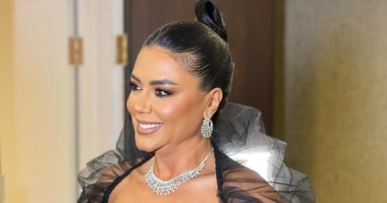 رانيا يوسف تتغزل في منى زكي: "مثال وقدوة لكل ست.. بحبك وبحترمك وبقدرك"