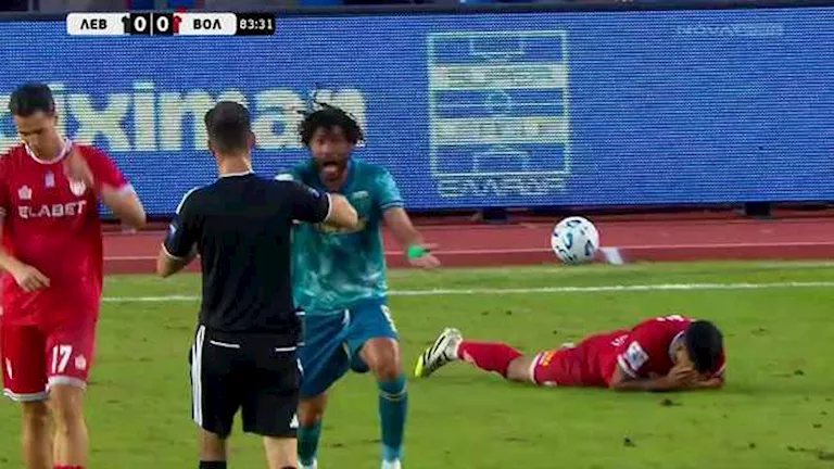 "بعد 40 دقيقة".. طرد محمد النني في ظهوره الأول مع لفادياكوس بالدوري اليوناني