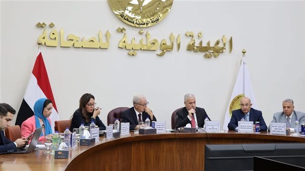 تفاصيل آخر اجتماعات حسين عيسى مع الصحف القومية لمتابعة خطة إعادة الهيكلة