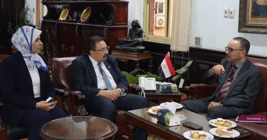 جامعة الإسكندرية توقّع اتفاقية للتبادل الطلابى والأكاديمى مع كلية «ديجروت» للأعمال بجامعة ماكماستر الكندية