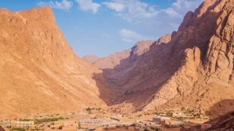 سانت كاترين تستقبل 410 سائحين لزيارة جبل موسى والاستمتاع بمزارات المدينة