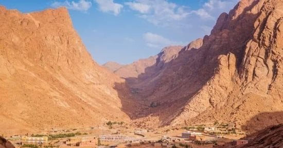 سانت كاترين تستقبل 410 سائحين لزيارة جبل موسى والاستمتاع بمزارات المدينة