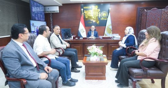 محافظ الغربية يعقد اجتماعا مع لجنة وزارة الصناعة لدعم القرى المنتجة