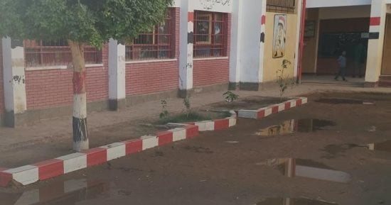 محافظ سوهاج يوجه بسرعة كسح ورفع المياه بمحيط مدرسة الصباح بجرجا