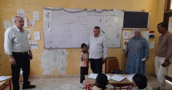 رئيس مدينة سانت كاترين يتفقد مدرسة السلام الابتدائية