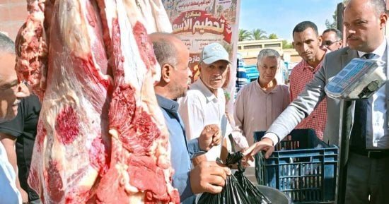 نائب محافظ الوادي الجديد يتفقد مبادرة تخفيض السلع الغذائية بالداخلة