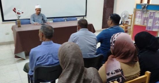 نقاشات ثقافية بالأقصر حول الحروب وأثارها على العالم ونصر أكتوبر وقيم التضحية.. صور