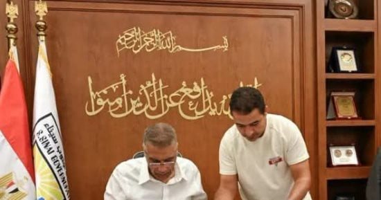 محافظ جنوب سيناء يعتمد 15 عقد تقنين أراضٍ بشرم الشيخ ودهب