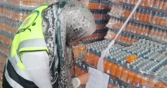 ضبط 5337 لتر عصير مانجو غير صالح للاستهلاك الآدمي بمصنع في منيا القمح